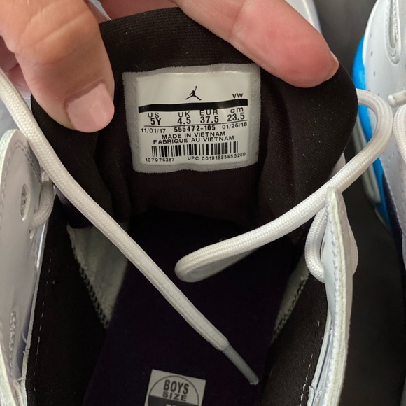 Authentic youth Jordan sneakers - Picture 6 of 6